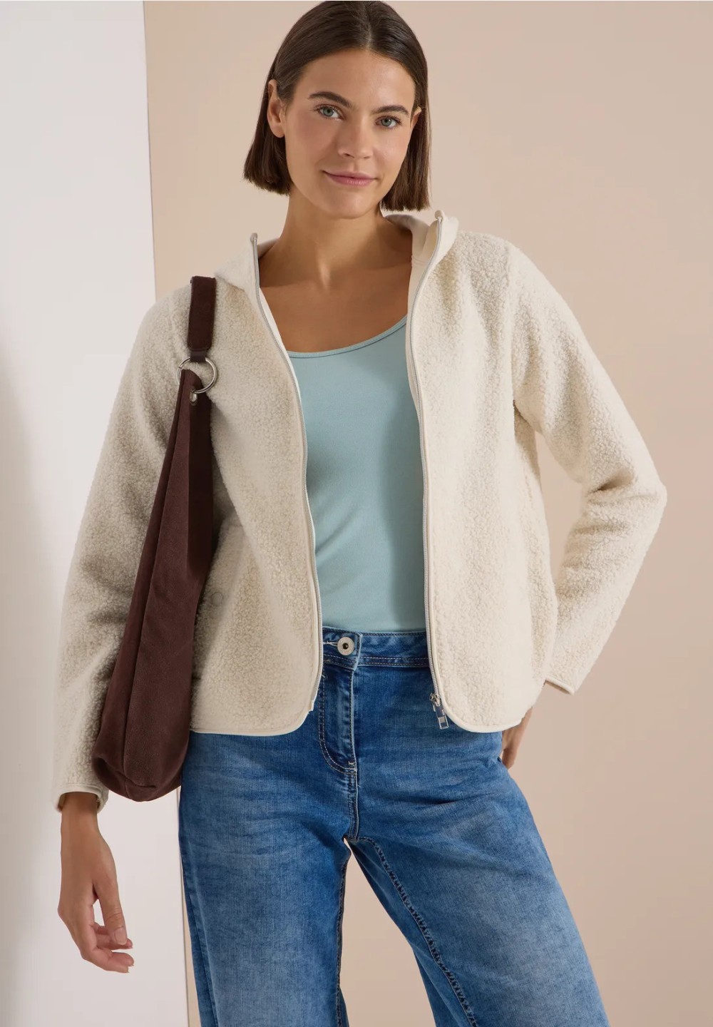 B325731__15641 teddy vanilla wh__1__20260725145136437.jpg_ORGA_HUB
