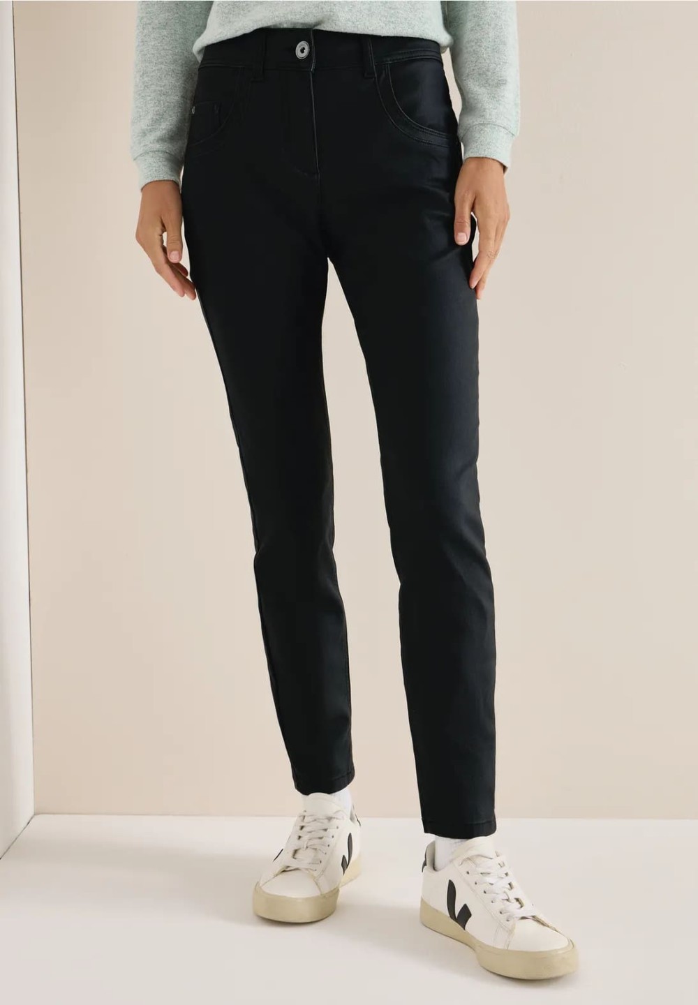 B379241__100 01 Black__1__20251009154940766.jpg_ORGA_HUB